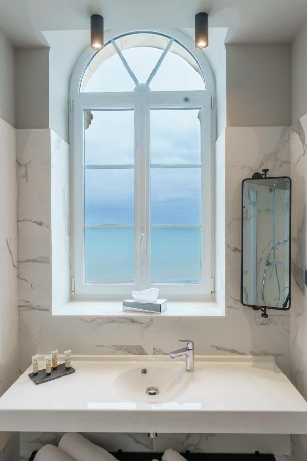 Hotel De La Plage ลิยง-ซูร์-แมร์ ภายนอก รูปภาพ
